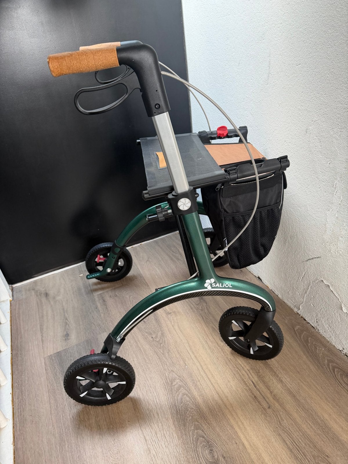 Rollator Saljol (Carbon), Diversen, Rollators, Ophalen of Verzenden, Zo goed als nieuw