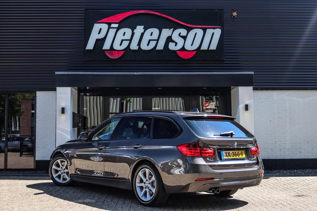 BMW 3-serie Touring 328i DEALER OH PANO ACC HUD TREKHAAK, Auto's, Automaat, 745 kg, Gebruikt, Euro 6