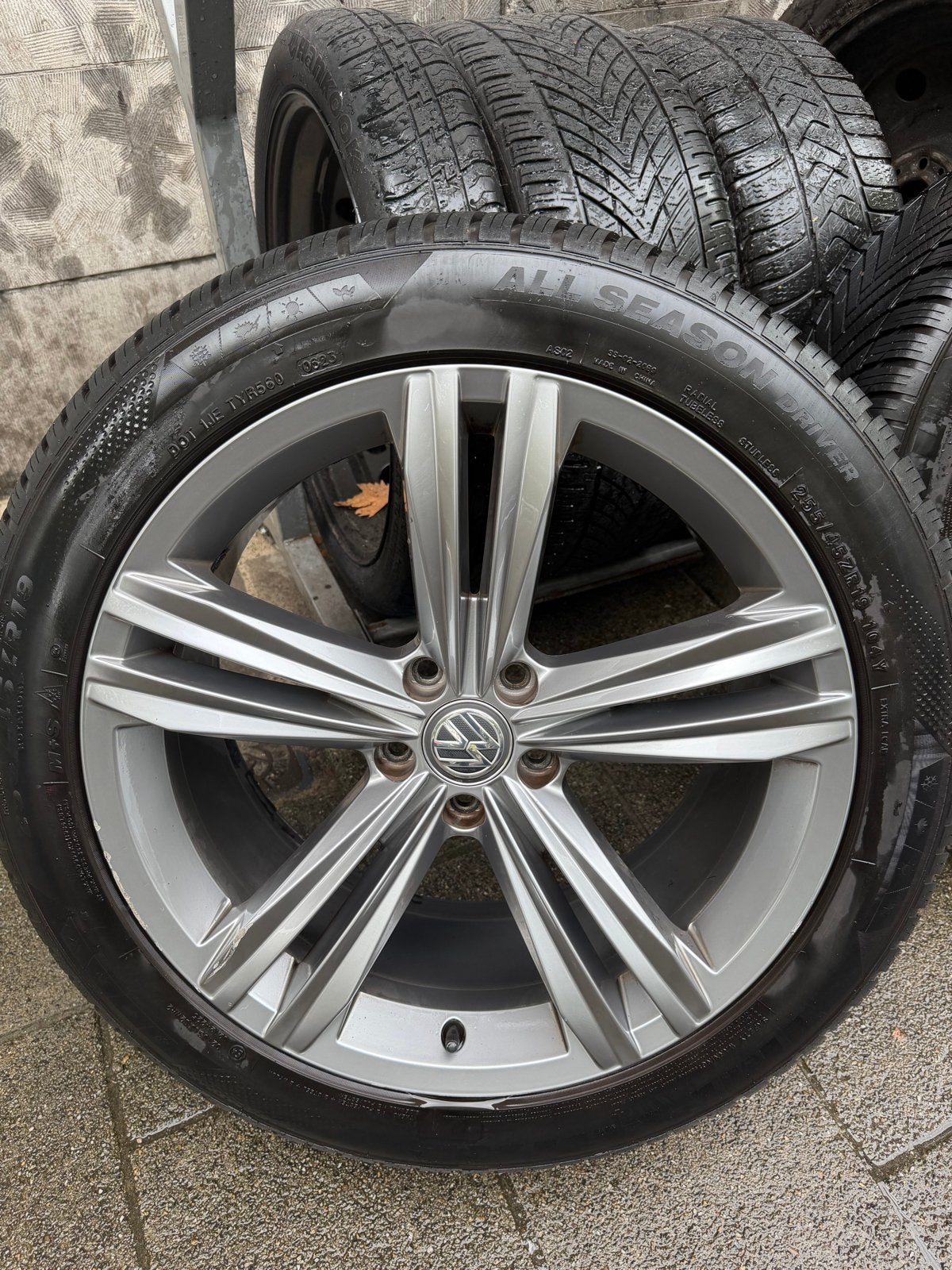 Originele Volkswagen Tiguan R-line Velgen - Nette Staat, 19 inch, Gebruikt, 255 mm, Banden en Velgen