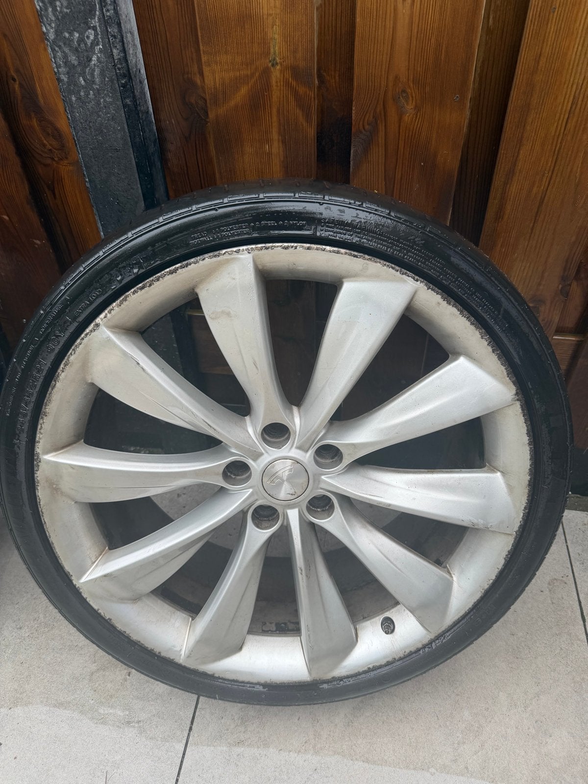 Tesla Model S 21 inch velgen met banden, Ophalen, Gebruikt, 255 mm, Banden en Velgen
