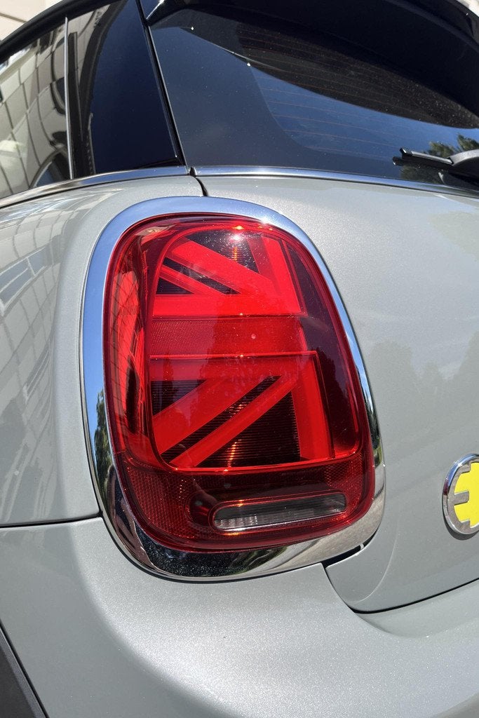 MINI Electric Classic 33 kWh PANO | STOELVERWARMING | CRUISE, Auto's, 12 maanden, Gebruikt, 4 stoelen, Leder en Stof