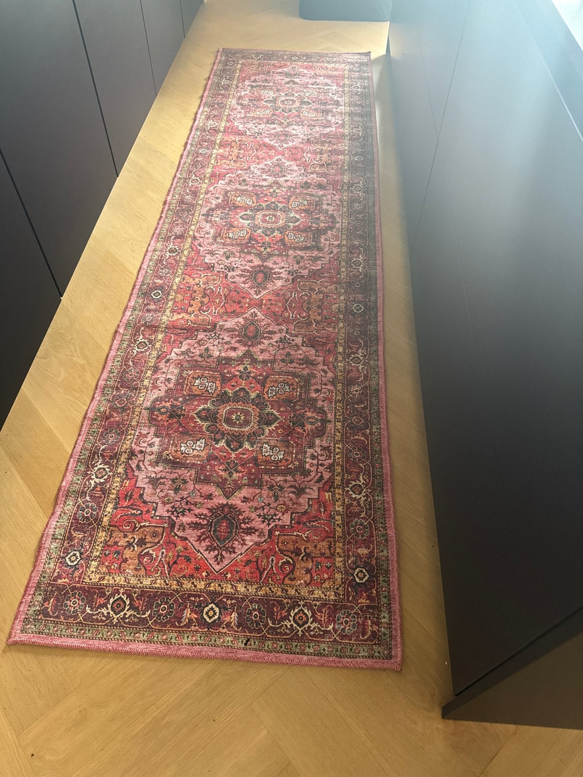 Prachtige loper Perzisch motief nieuw, 200 cm of meer, Zo goed als nieuw, Rechthoekig, Rood