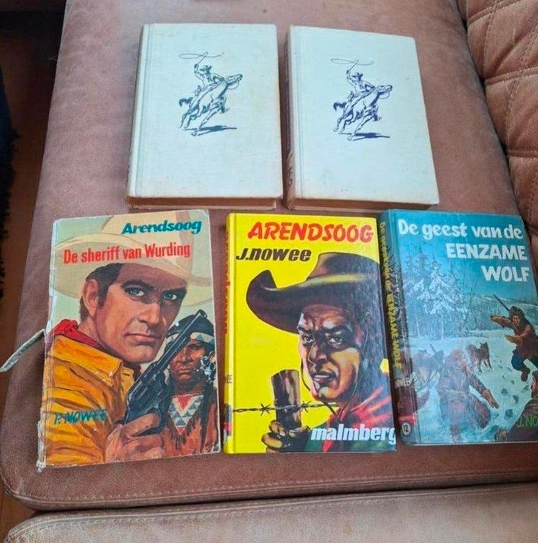 Partij van 6 Arendsoog boeken - Malmberg, Ophalen of Verzenden, Gelezen, J. Nowee