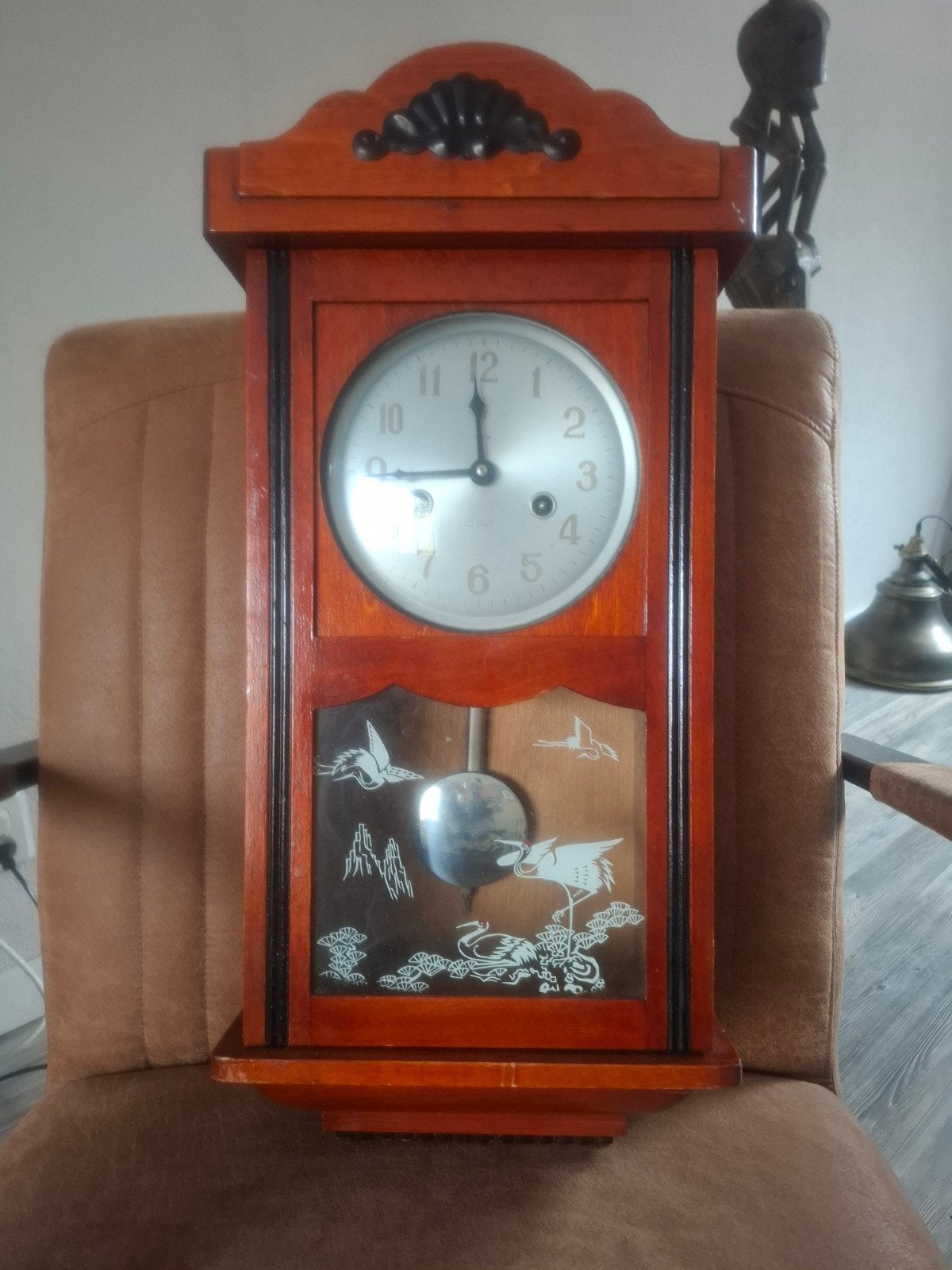 Antieke houten wandklok met sleutel en slinger, Ophalen of Verzenden