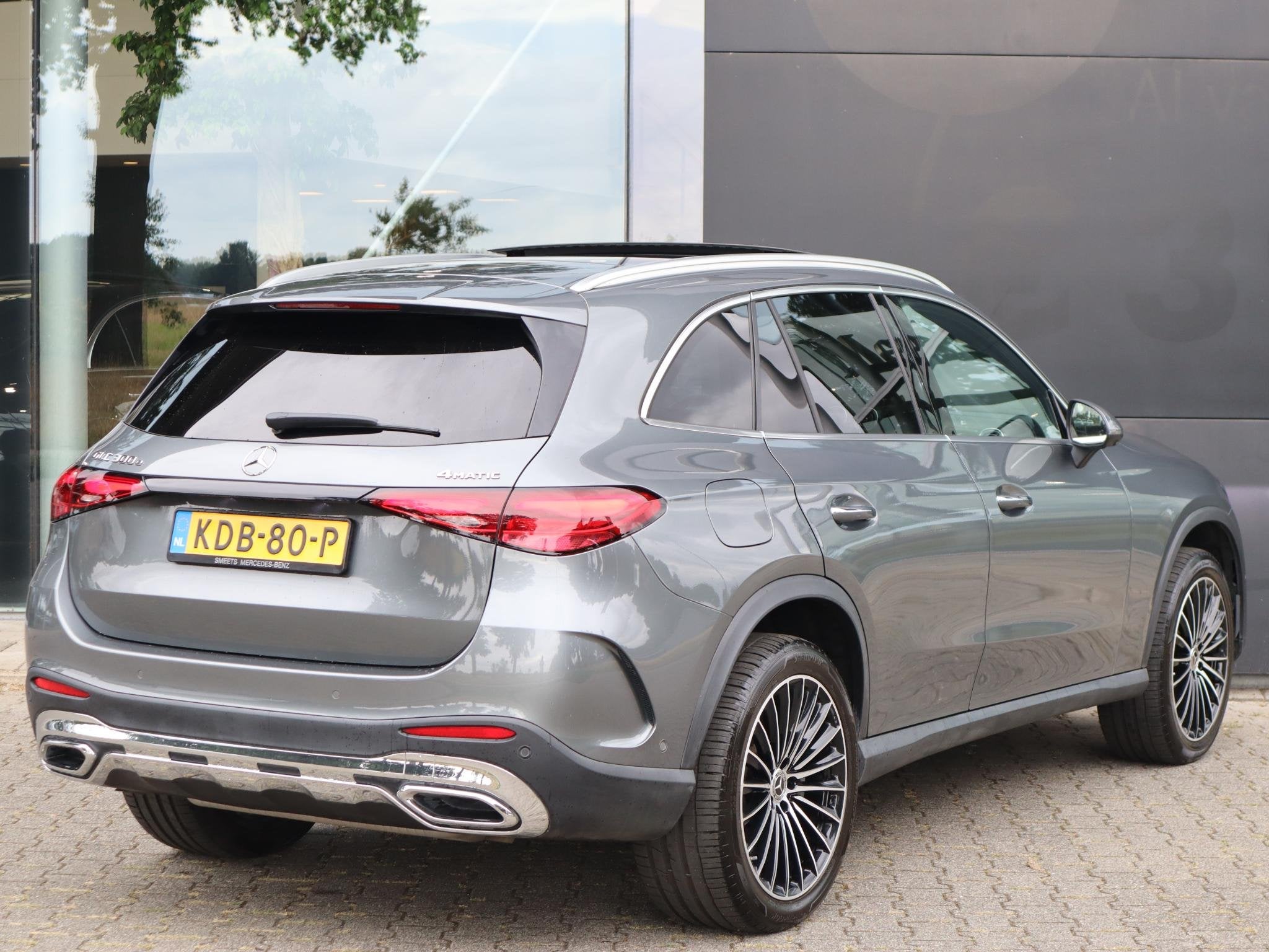 Mercedes-Benz GLC-klasse 300e 4MATIC AMG Line, Auto's, Dealer onderhouden, Gebruikt, 4 cilinders, Vierwielaandrijving
