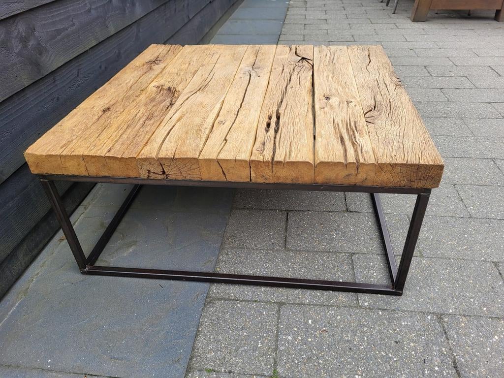 Industriële salontafel met wagonplanken en ijzeren onderstel, Huis en Inrichting, Tafels | Salontafels, Gebruikt, 50 tot 100 cm