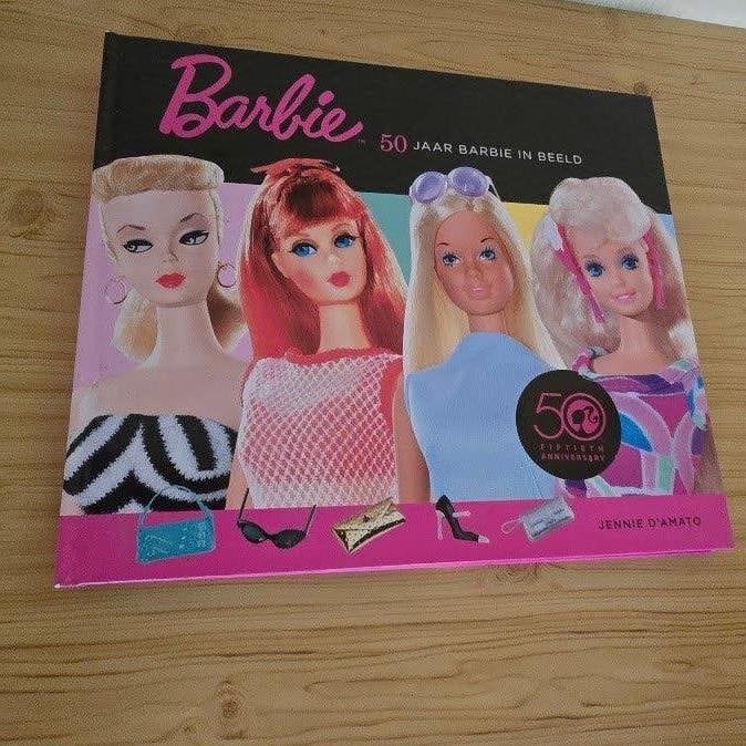 Barbie boek 50 jaar barbie in beeld, Ophalen, Zo goed als nieuw, Overige typen