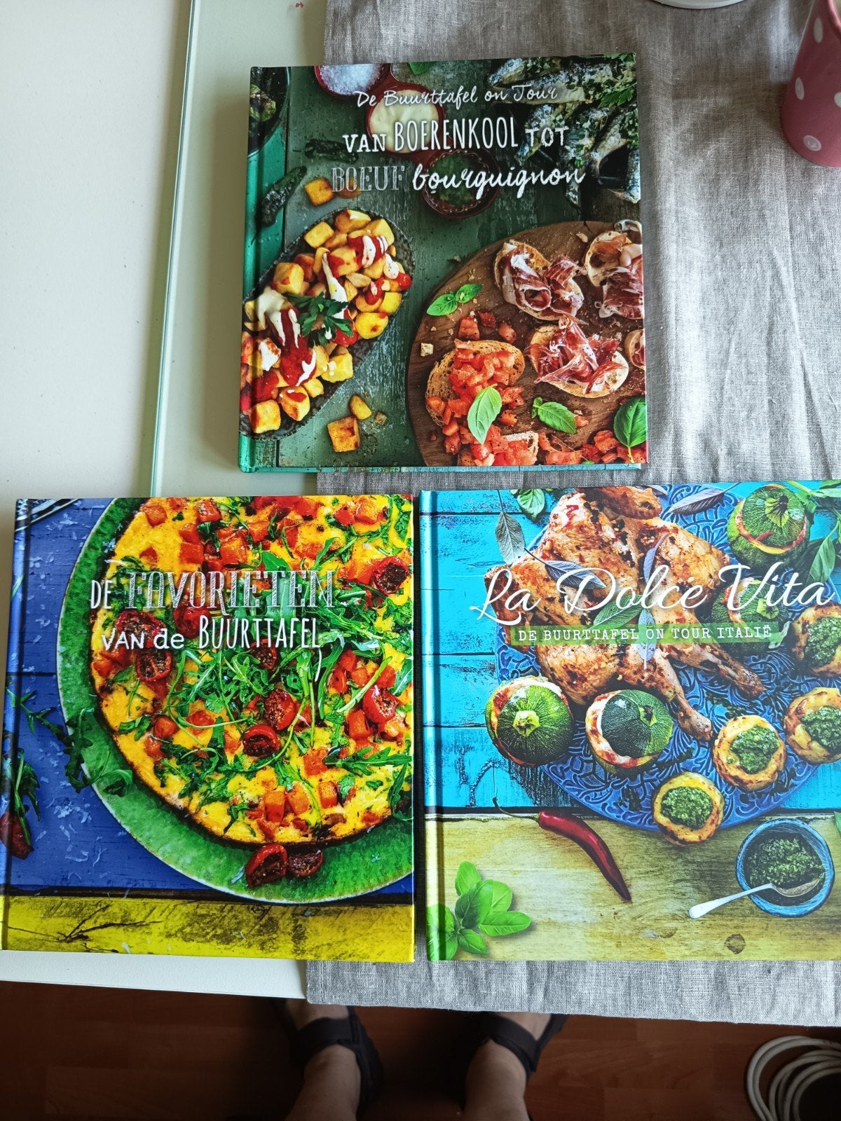 Kookboeken van Aviko "de Buurt tafel", Boeken, Kookboeken, Ophalen, Zo goed als nieuw