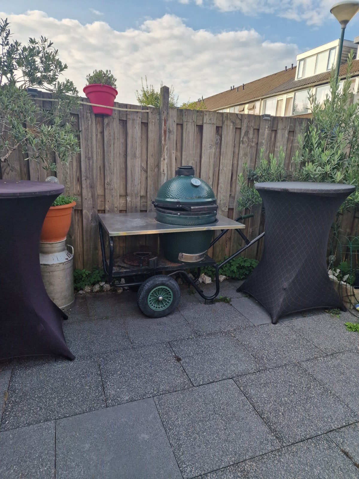 Big Green Egg met custom-made RVS werkkar op luchtbanden, Ophalen, Gebruikt, Big Green Egg