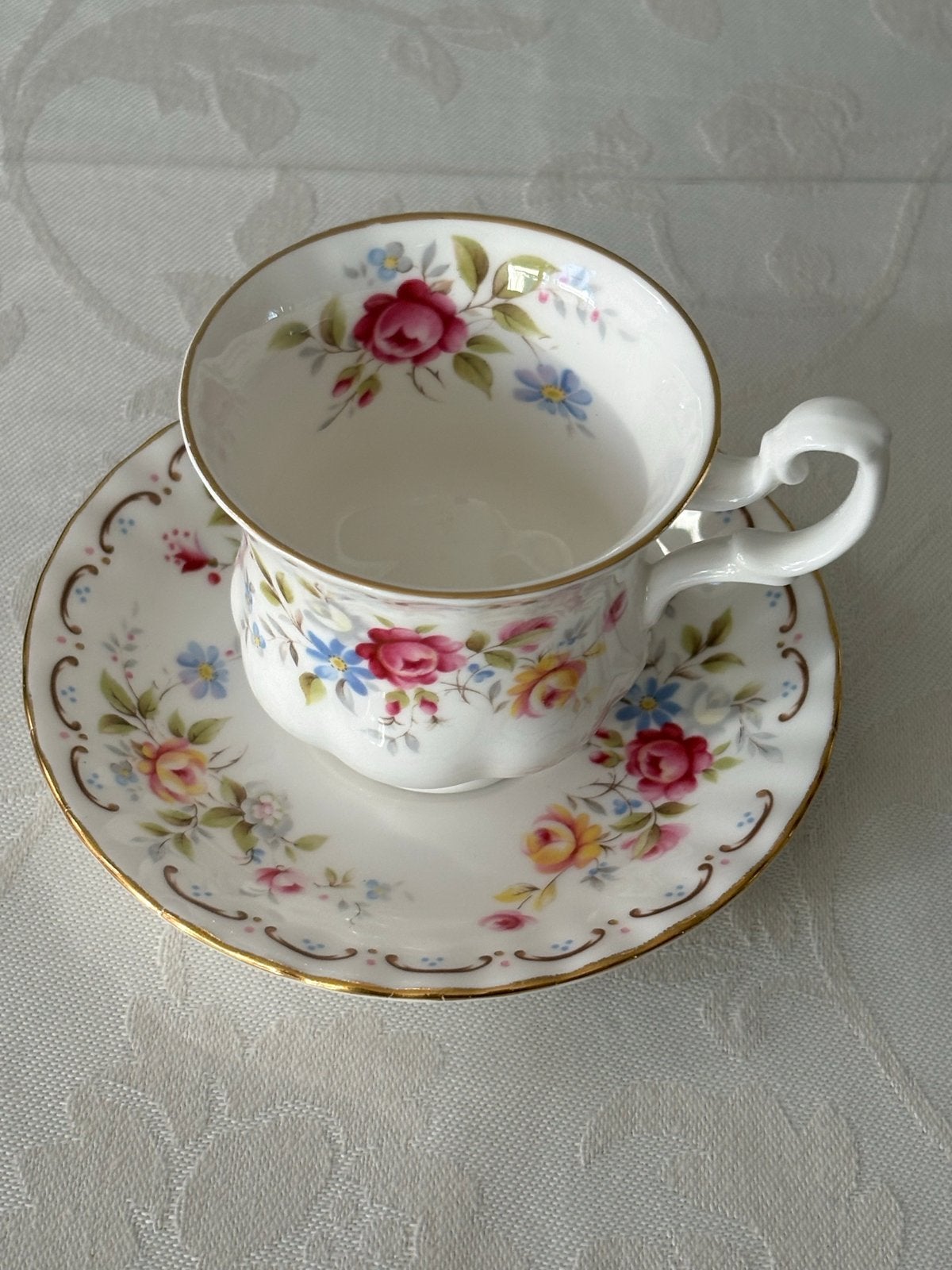 Royal Albert Bone China kop en schotel - bloemmotief, Ophalen of Verzenden
