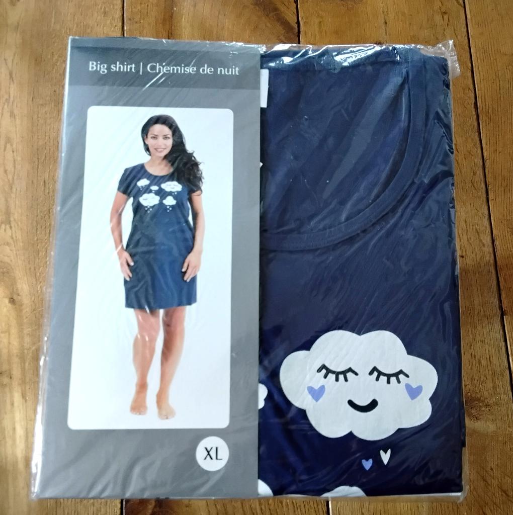 Nachthemd - bigshirt - donkerblauw - gedecoreerd met wolkjes, Ophalen of Verzenden, Nieuw, Maat 46/48 (XL) of groter