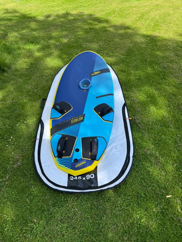 JP Supersport LXT 133L (2021) en Neilpryde Speedster 6.7, Watersport en Boten, Ophalen, Minder dan 250 cm, Zo goed als nieuw, Met vin(nen)