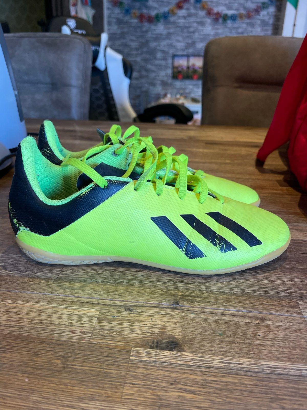 Adidas zaalvoetbalschoenen maat 37 1/2, Ophalen of Verzenden, Gebruikt, Schoenen