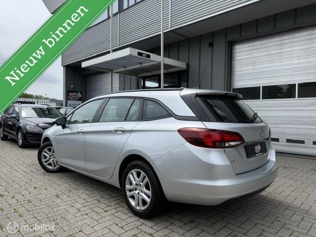 Opel Astra Sports Tourer 1.2 Benzine Lage km's Navi, Voorwielaandrijving, Gebruikt, LED verlichting, 1199 cc