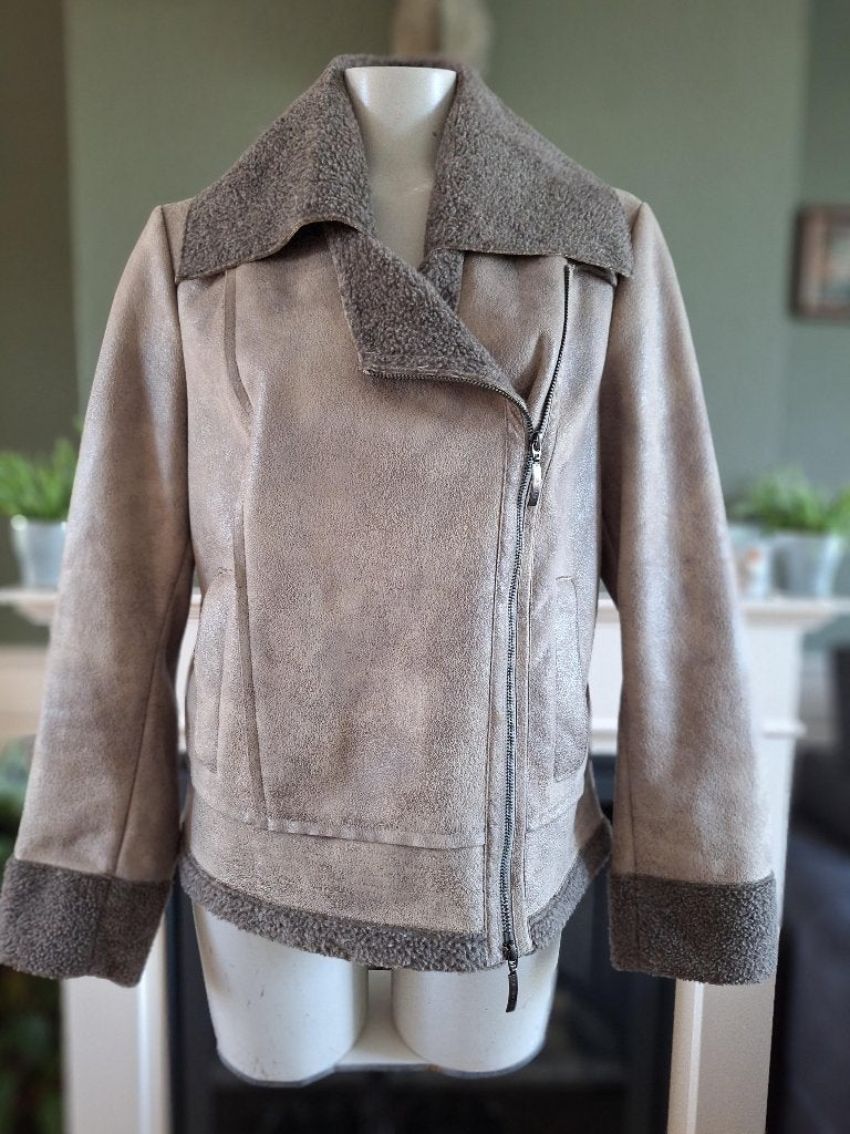 Caroline Biss lammycoat lammy coat jas beige 40 bijna nieuw, Maat 38/40 (M), Verzenden, Beige, Zo goed als nieuw