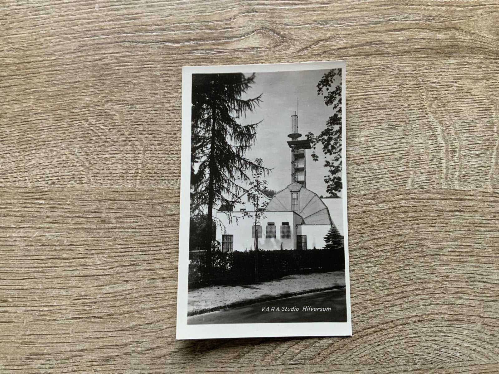 : VARA Studio Hilversum (jaren '40-'60), Ophalen of Verzenden, 1940 tot 1960, Gelopen, Noord-Holland