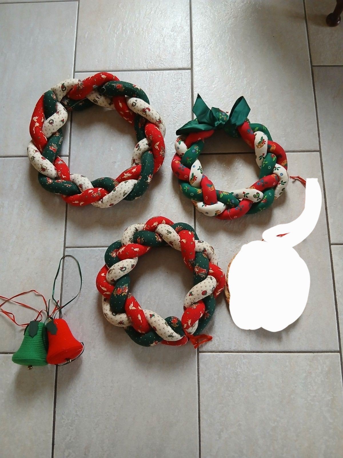 Vintage drie gevlochten kransen gemaakt van stof en twee ker, Ophalen of Verzenden