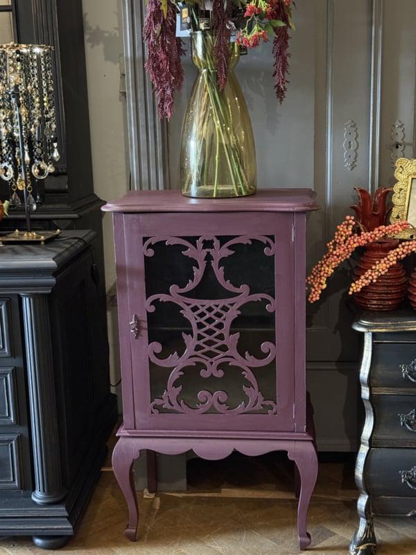 Antiek vitrinekastje, vintage kast, oud brocante kastje VdlM, Huis en Inrichting, Kasten | Ladekasten, Ophalen, Uniek pronkkastje bordorood rood paars zilverkastje glazenkast