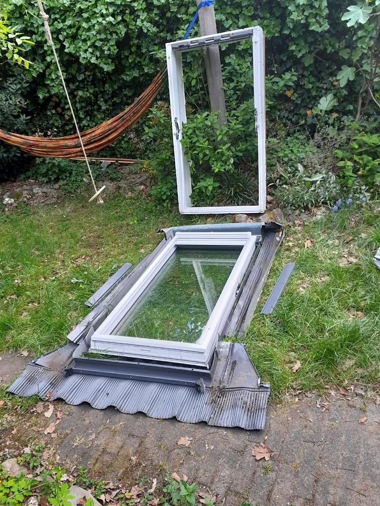 2 Velux tuimelvenster dakramen, kunststof wit, Ophalen, Gebruikt, Minder dan 80 cm, 120 tot 160 cm