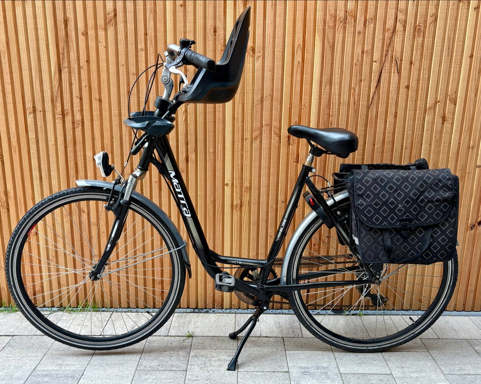 Damesfiets 28 inch, inclusief kinderzitje en fietstassen, Overige merken, Gebruikt, Versnellingen, Ophalen of Verzenden