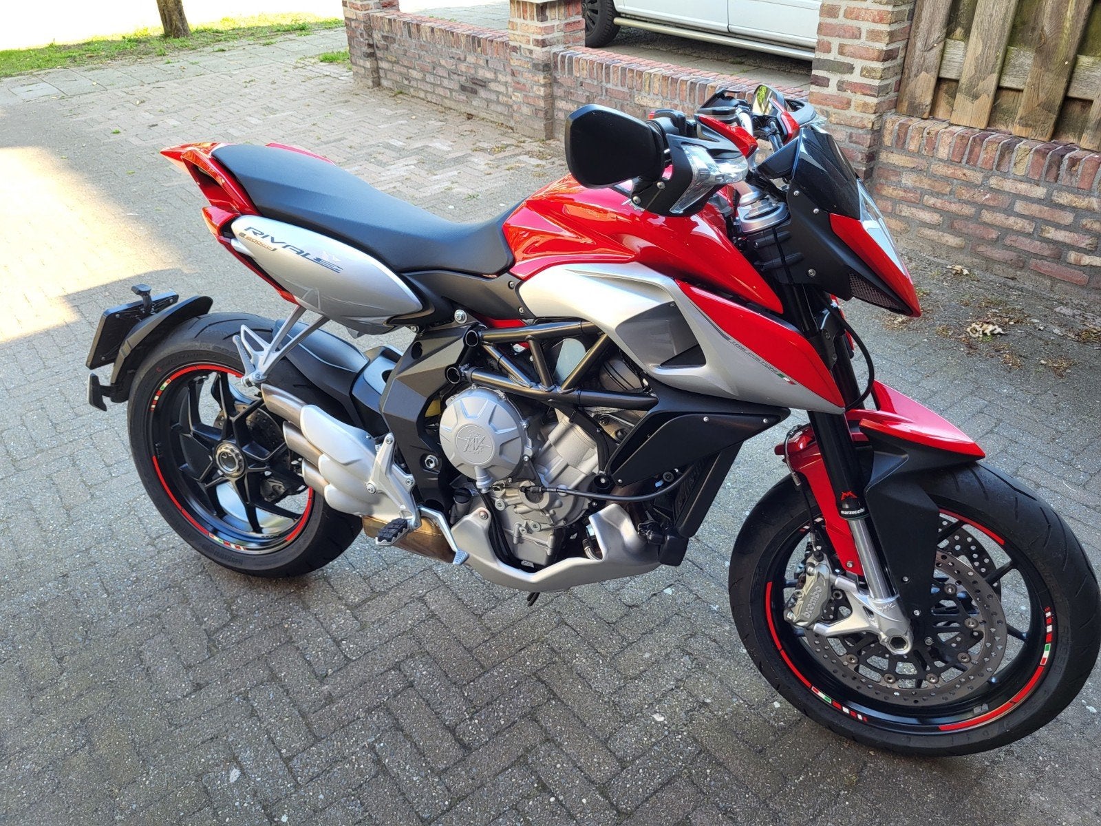 MV Agusta Rivale 800 - Sportieve Naked Bike, Motorrijbewijs A, Gebruikt, 3 cilinders, Particulier