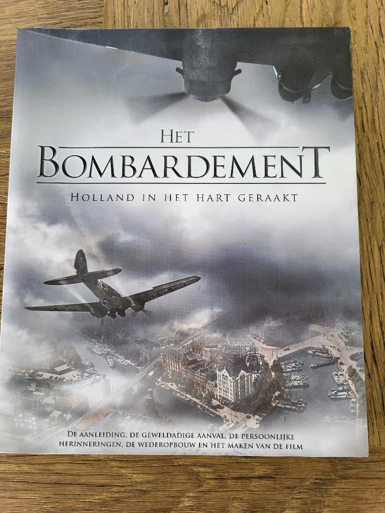 Boek 'Het Bombardement van Rotterdam', Boeken, Tweede Wereldoorlog, Bart Kin, Ophalen of Verzenden, Zo goed als nieuw