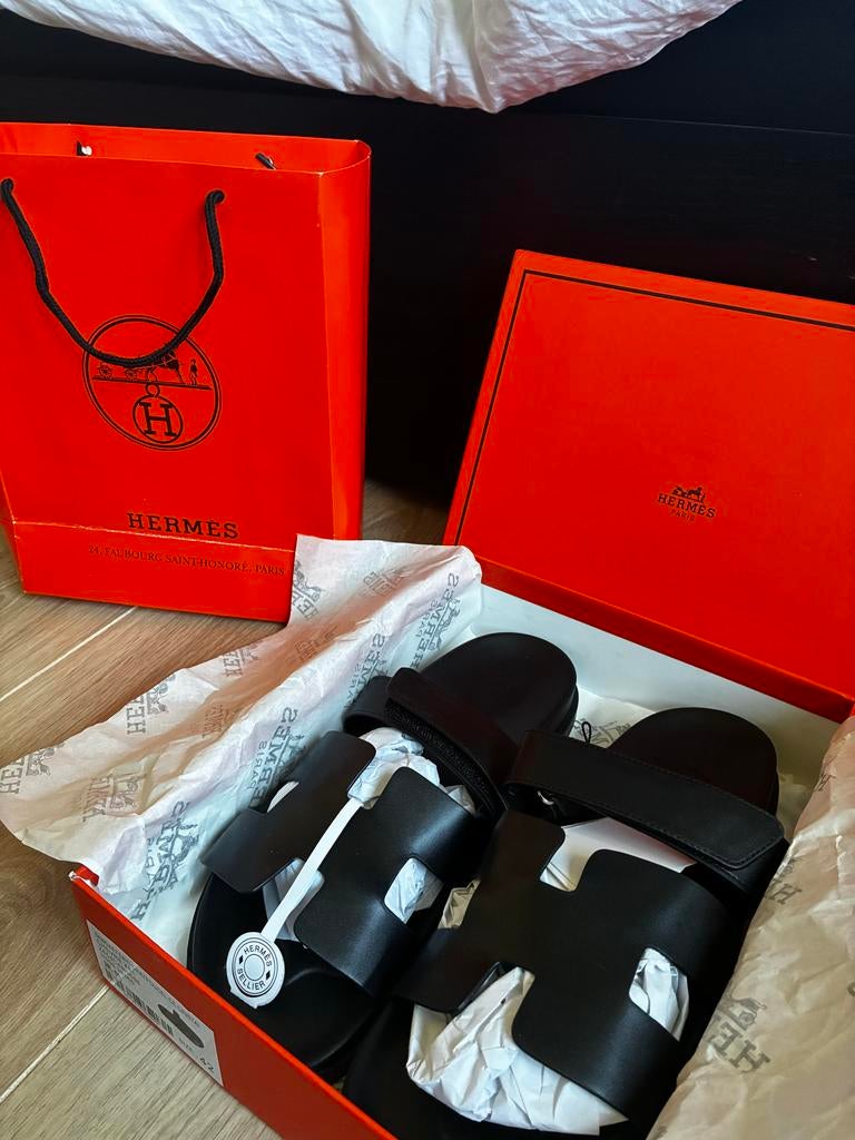 Hermes slippers zwart maat 42,5, Ophalen of Verzenden, Zo goed als nieuw, Zwart