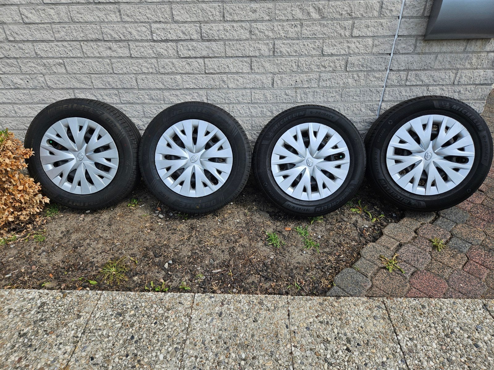 Toyota Yaris 185/65 R15 zomer set, Ophalen, Gebruikt, 15 inch, Banden en Velgen