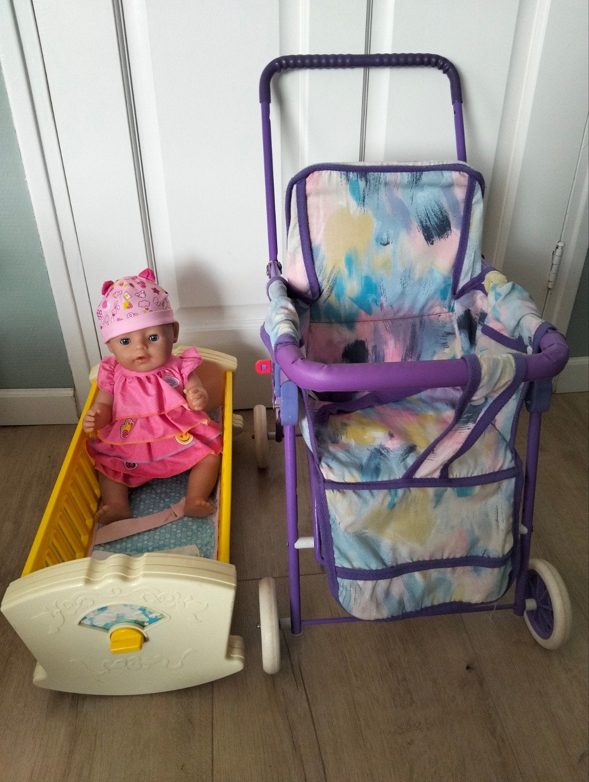 Baby born pop met buggy en vintage Fisher-Price bedje, Kinderen en Baby's, Speelgoed | Poppen, Ophalen