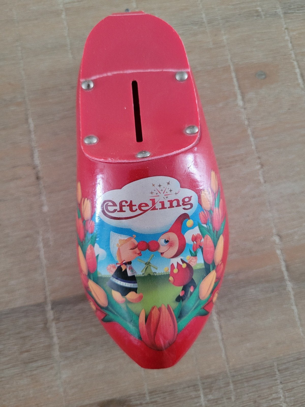 Efteling Spaarpot Klomp - Rood met Tulpendesign, Verzamelen, Ophalen of Verzenden, Gebruikt, Gebruiksvoorwerp