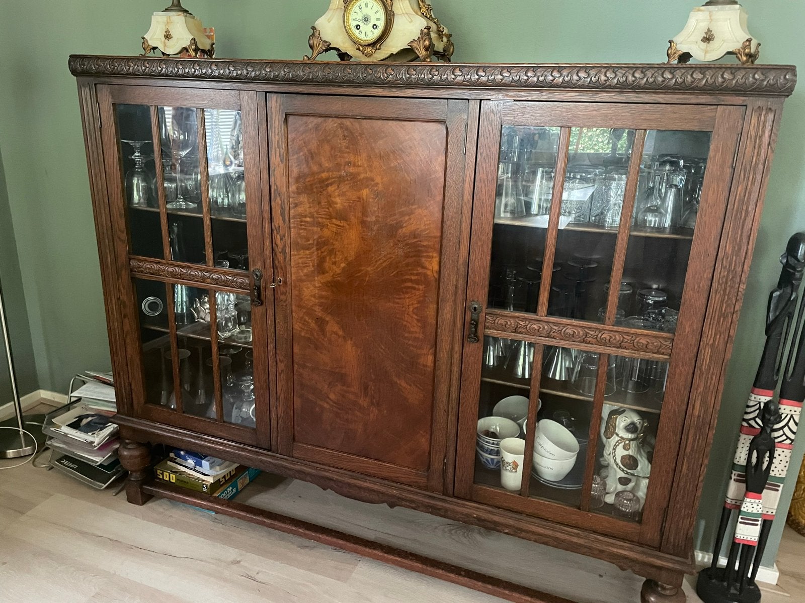 Antieke vitrinekast / dressoir met glas in lood, Ophalen
