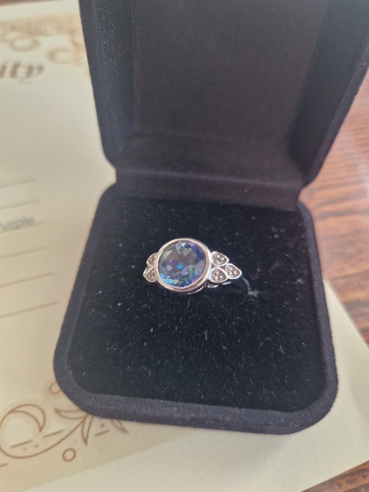 wit gouden ring met 5 carat gemstone. 50% korting, Ophalen of Verzenden, Zo goed als nieuw, Met edelsteen, Dame