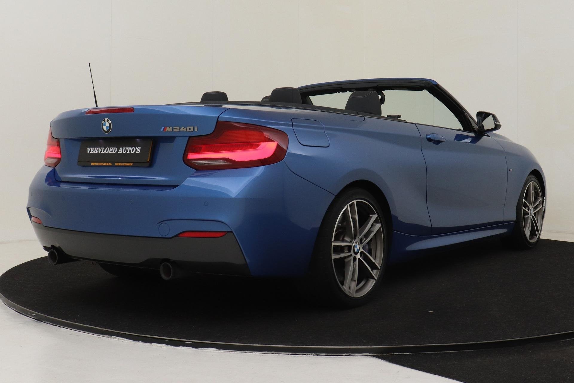 BMW 2-SERIE CABRIO M240I HIGH EXECUTIVE -LEDER|HIFI|PDC|CARB, Auto's, Achterwielaandrijving, Cabriolet, 340 pk, Leder