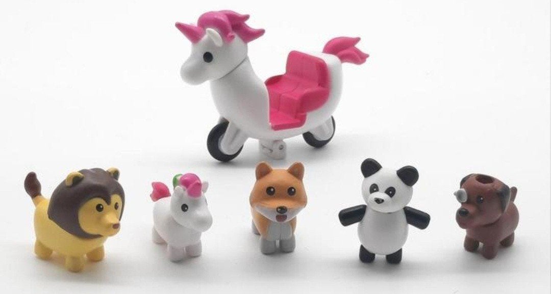 Roblox Adopt me Pets Eenhoornwagen + 5 diertjes, Verzamelen, Poppetjes en Figuurtjes, Ophalen of Verzenden, Zo goed als nieuw