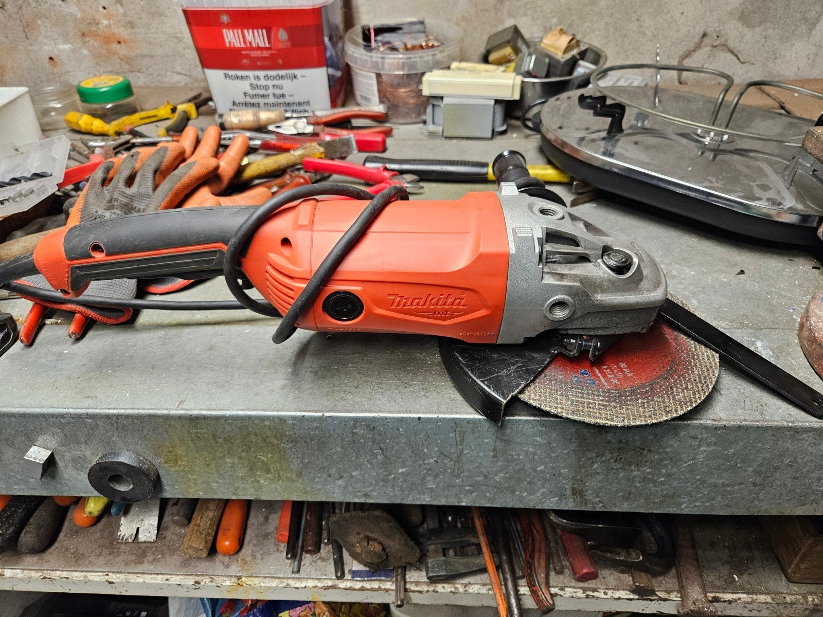 Makita M9001 Haakse Slijper (230mm) + Slijpschijven, Ophalen, Zo goed als nieuw, 1000 watt of meer, Haakse handslijpmachine