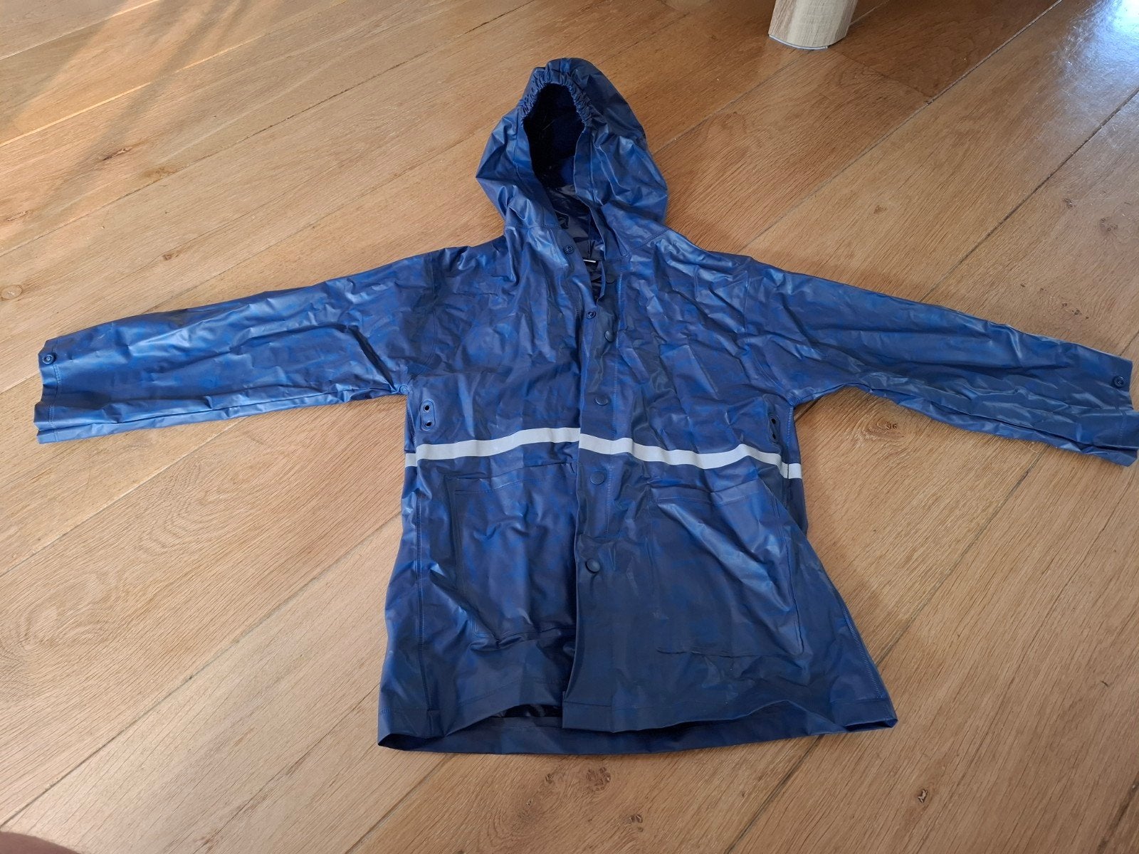 Blauwe regenjas maat 110/116 met jaszakken, Ophalen of Verzenden, Gedragen, Blauw