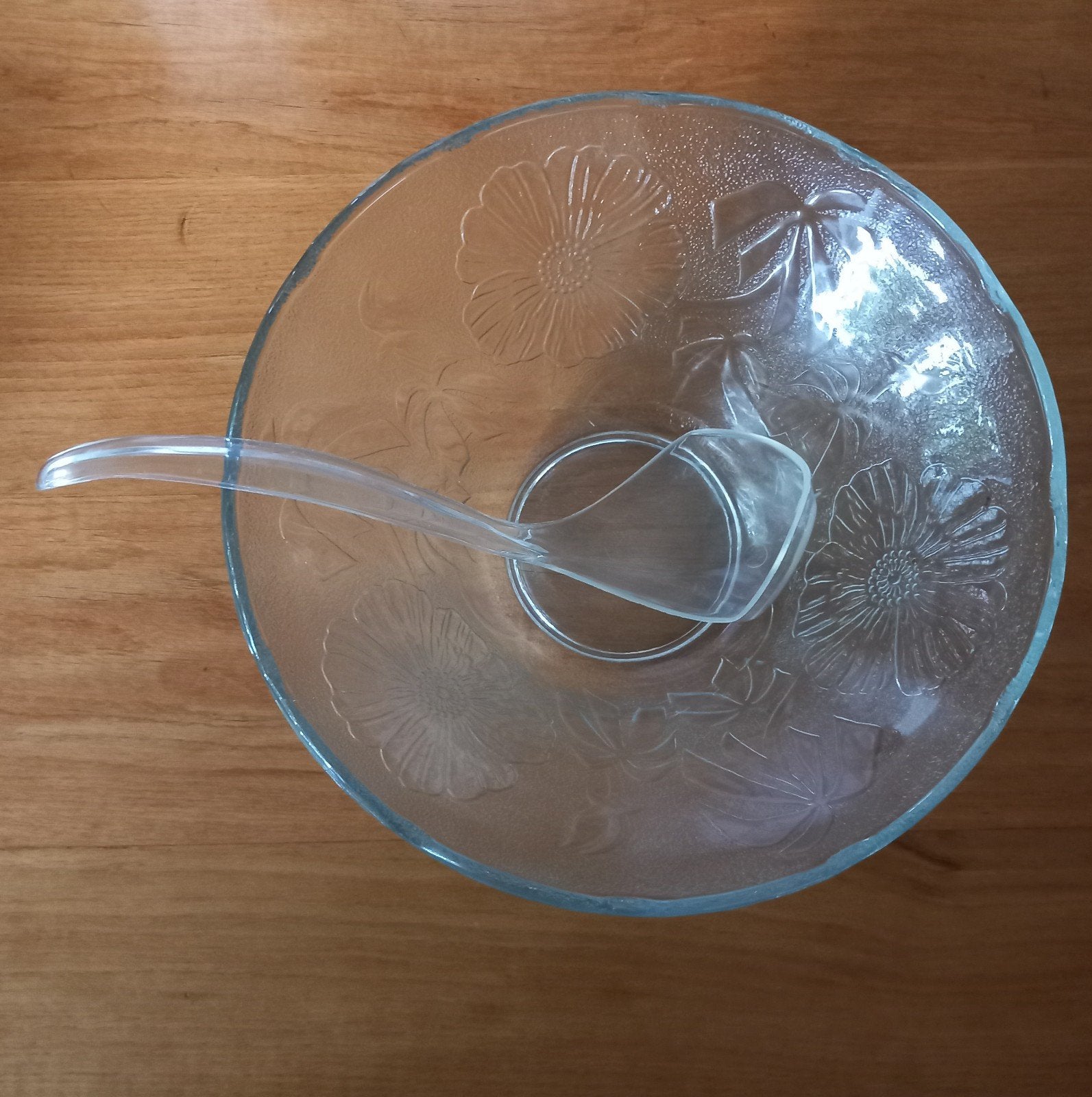Grote glazen (bowl) schaal met opscheplepel, Schaal, Rond, Ophalen of Verzenden, Glas
