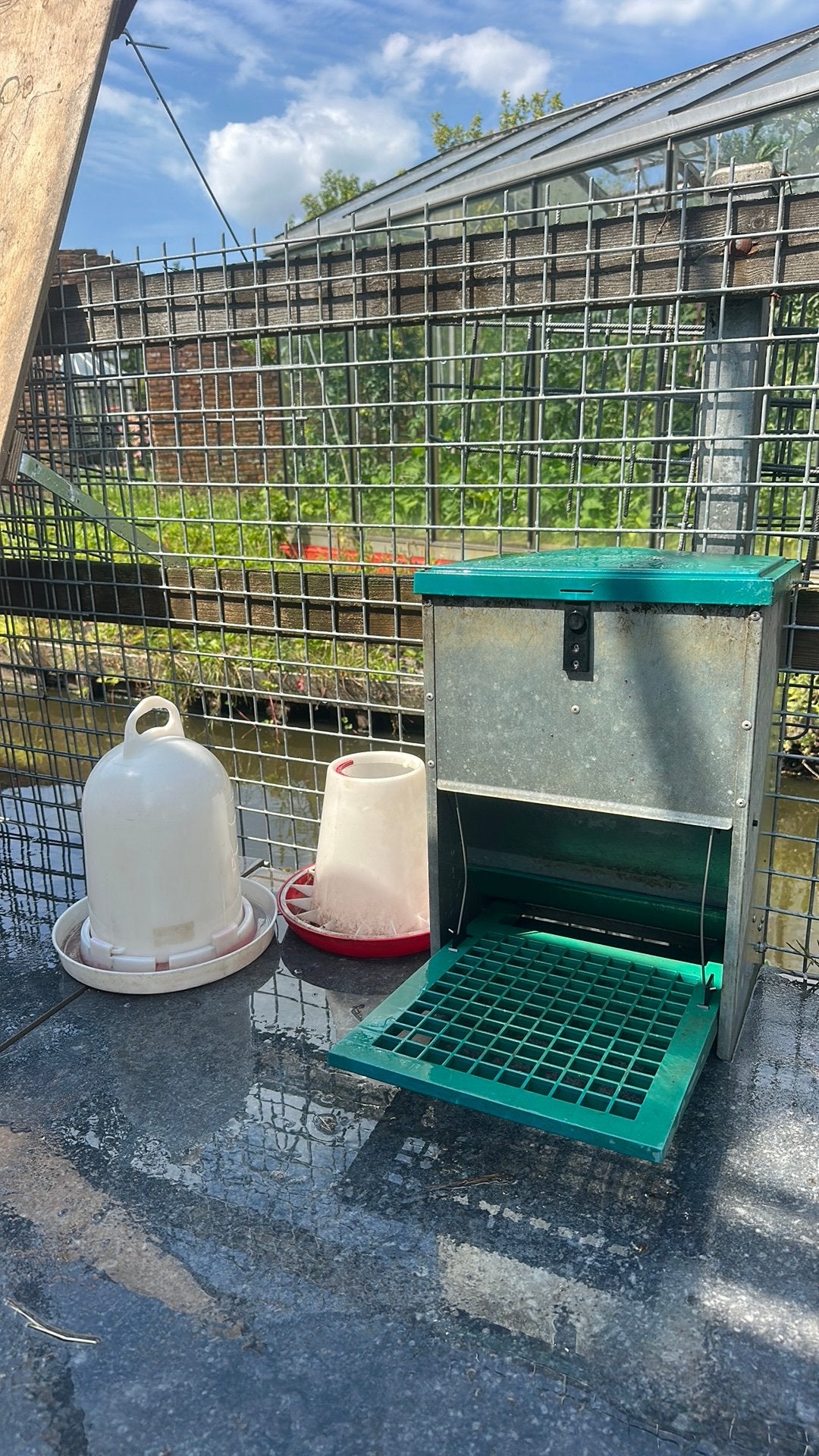 Feedomatic kippenvoerbak, Ophalen, Zo goed als nieuw