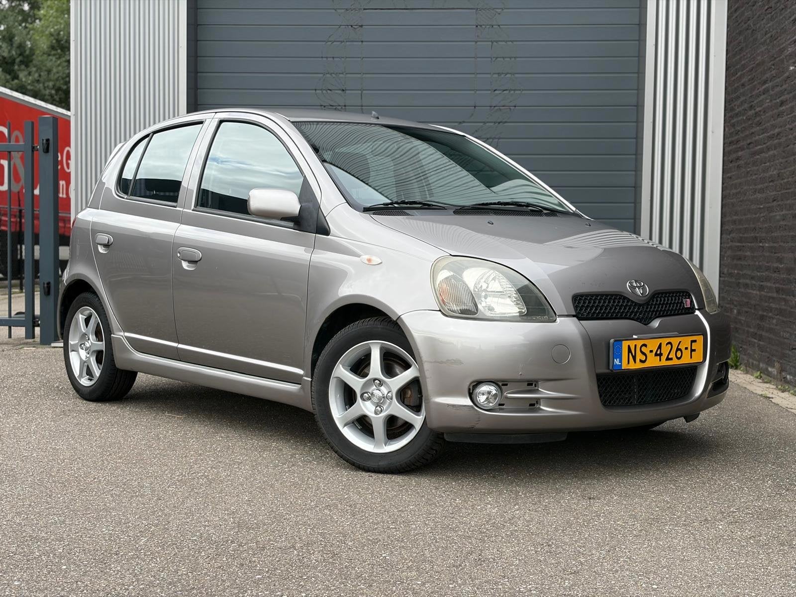 Toyota Yaris 1.5-16V VVT-i T-Sport Airco, Voorwielaandrijving, Gebruikt, 31 €/maand, 4 cilinders
