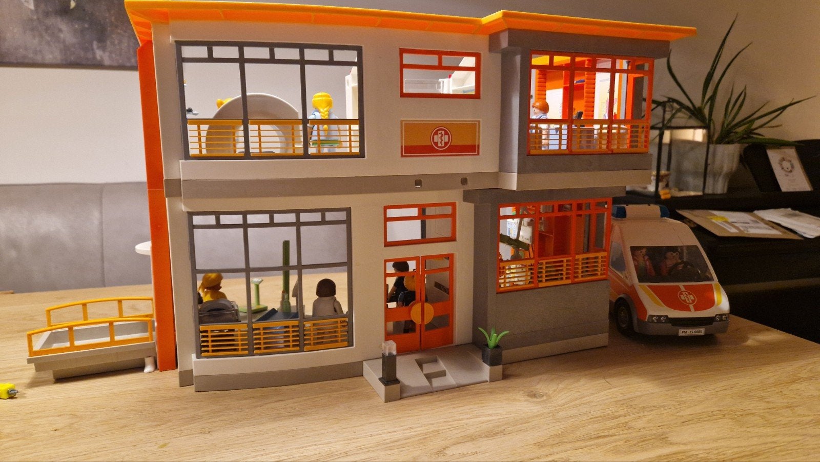Playmobil Ziekenhuis met Ambulance en veel accessoires, Ophalen of Verzenden, Zo goed als nieuw, Jongen of Meisje