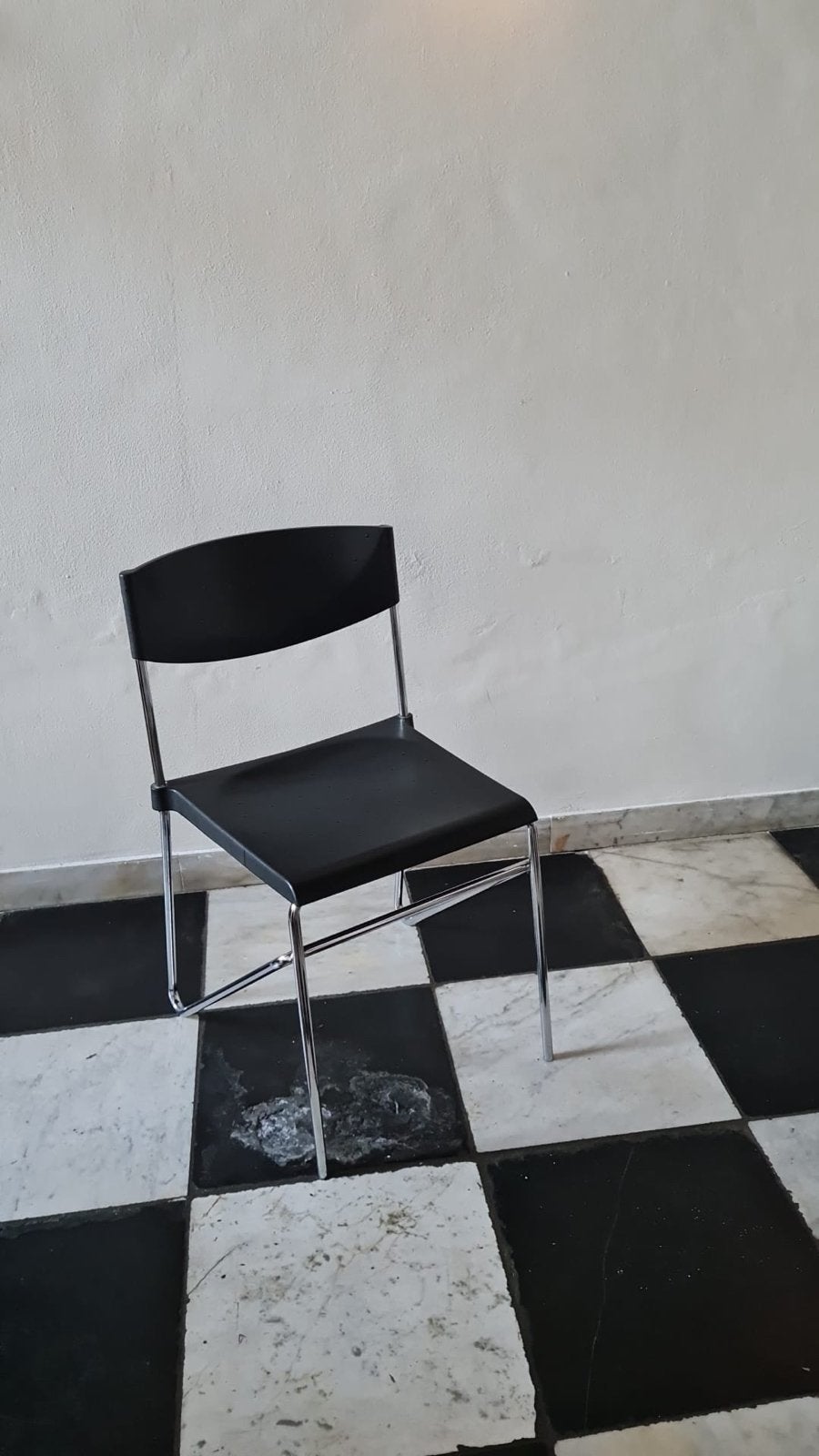 Zwarte stoel met metalen onderstel, Ophalen, Kunststof, Gebruikt, Zwart