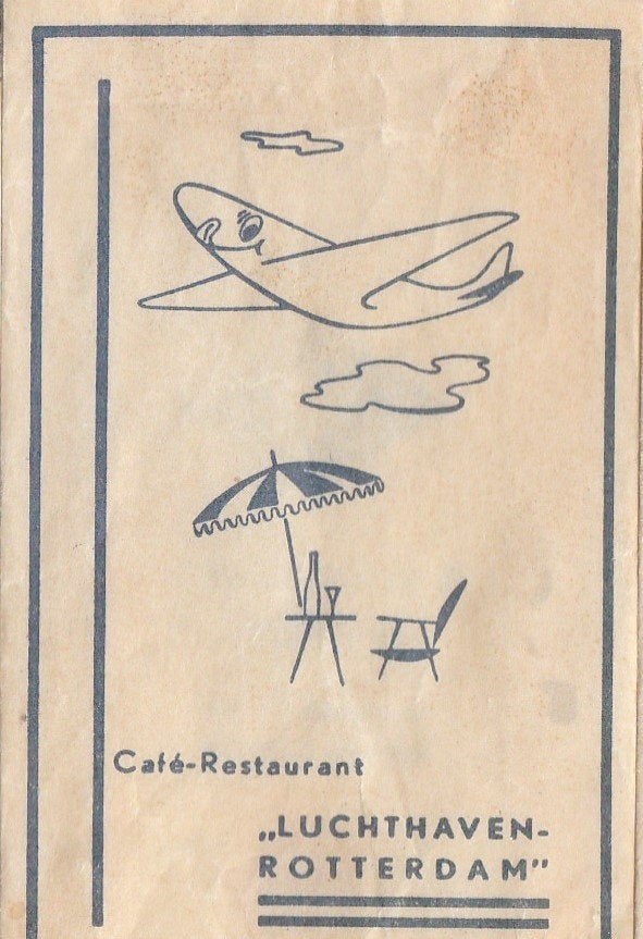 Luchthaven Rotterdam - vliegtuig parasol terras wolken, Ophalen of Verzenden