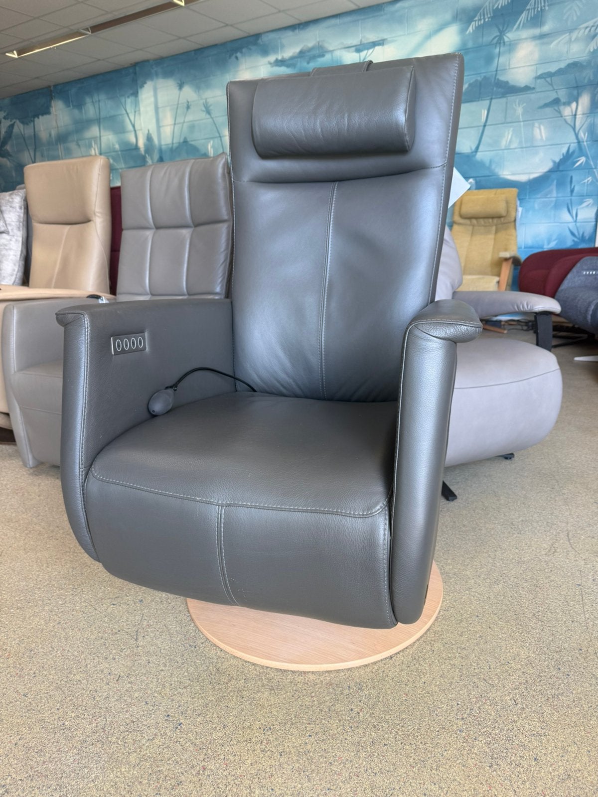 Prominent Large Toscane relax fauteuil leer accu draaivoet, Ophalen of Verzenden, Zo goed als nieuw, Leer, Gratis bezorging regio Utrecht