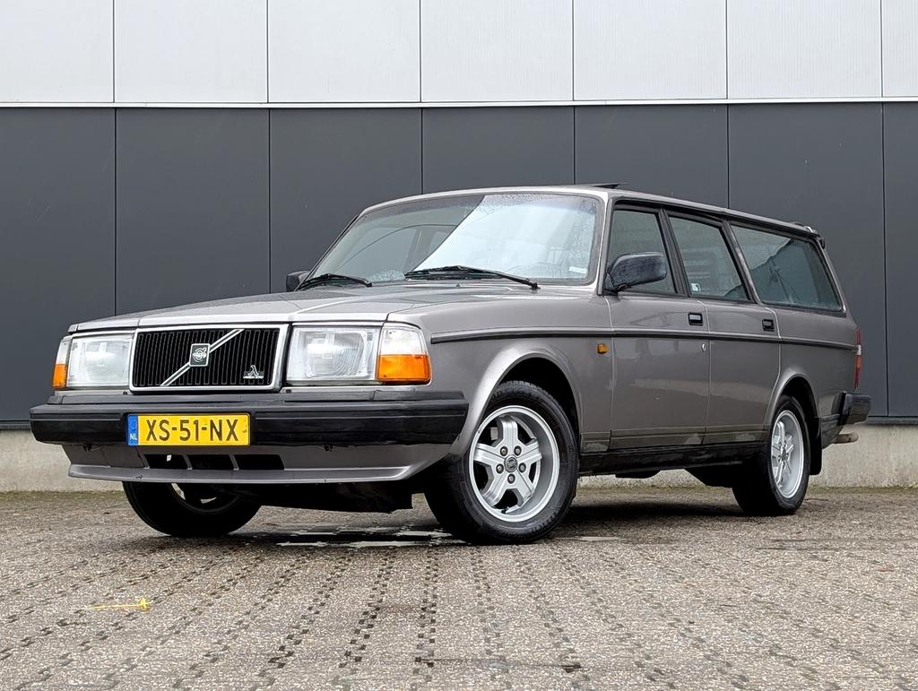 VOLVO 240GL 2.3 DAKRAAM LEER STUURBEKRACHTIGING TREKHAAK, Auto's, 1305 kg, Zwart, 4 cilinders, Handgeschakeld