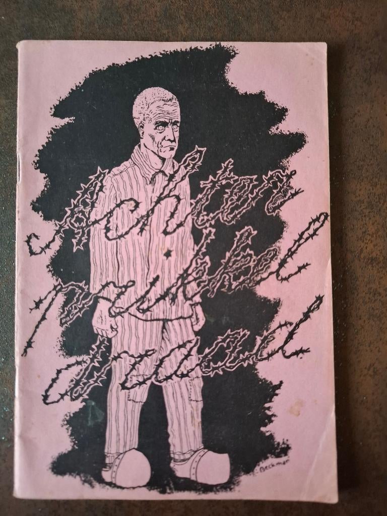 Boek: Achter prikkeldraad; episoden uit Vucht (Vught) 1944, Ophalen of Verzenden, Tweede Wereldoorlog, Gelezen, Algemeen