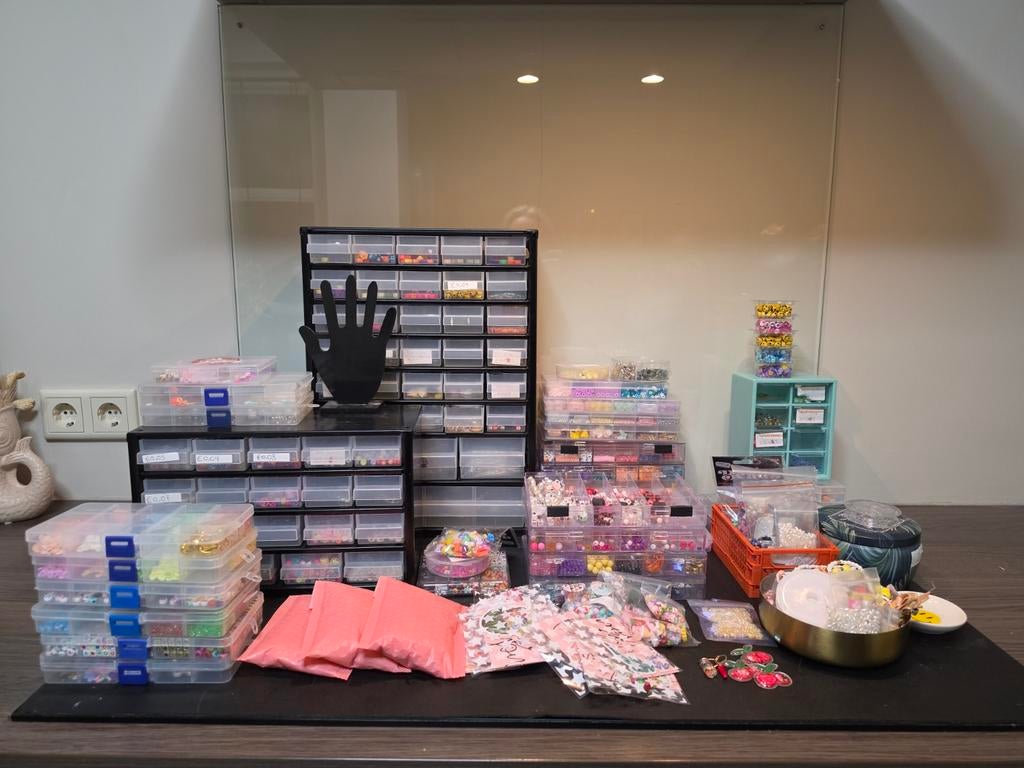 Grote collectie kralen en benodigdheden voor sieraden, Hobby en Vrije tijd, Kralen en Sieraden maken, Ophalen of Verzenden, Zo goed als nieuw