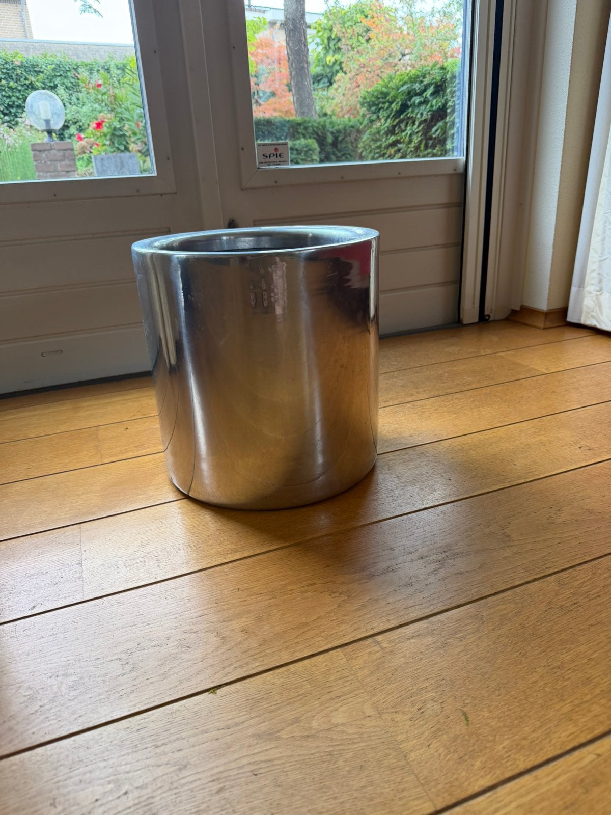 Mooie grote strakke zilverkleurige bloempot, Gebruikt, Rond, Binnen, Minder dan 40 cm