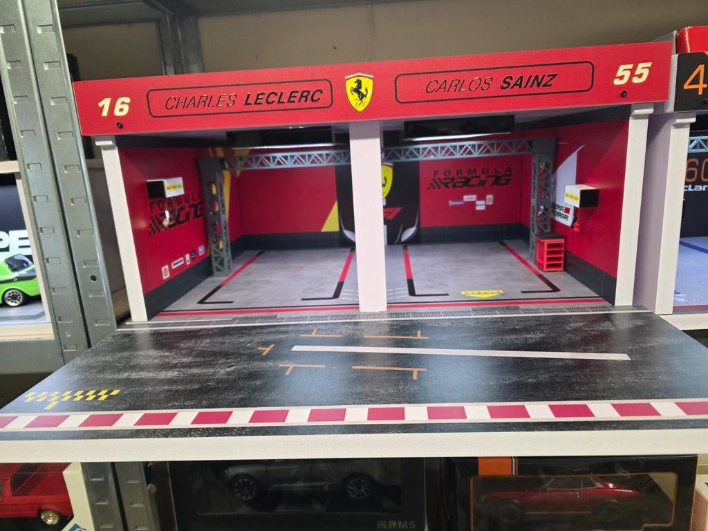 F1 Pitbox Diorama Ferrari met led verlichting 1:18, Hobby en Vrije tijd, Modelauto's | 1:18, Ophalen, Overige merken