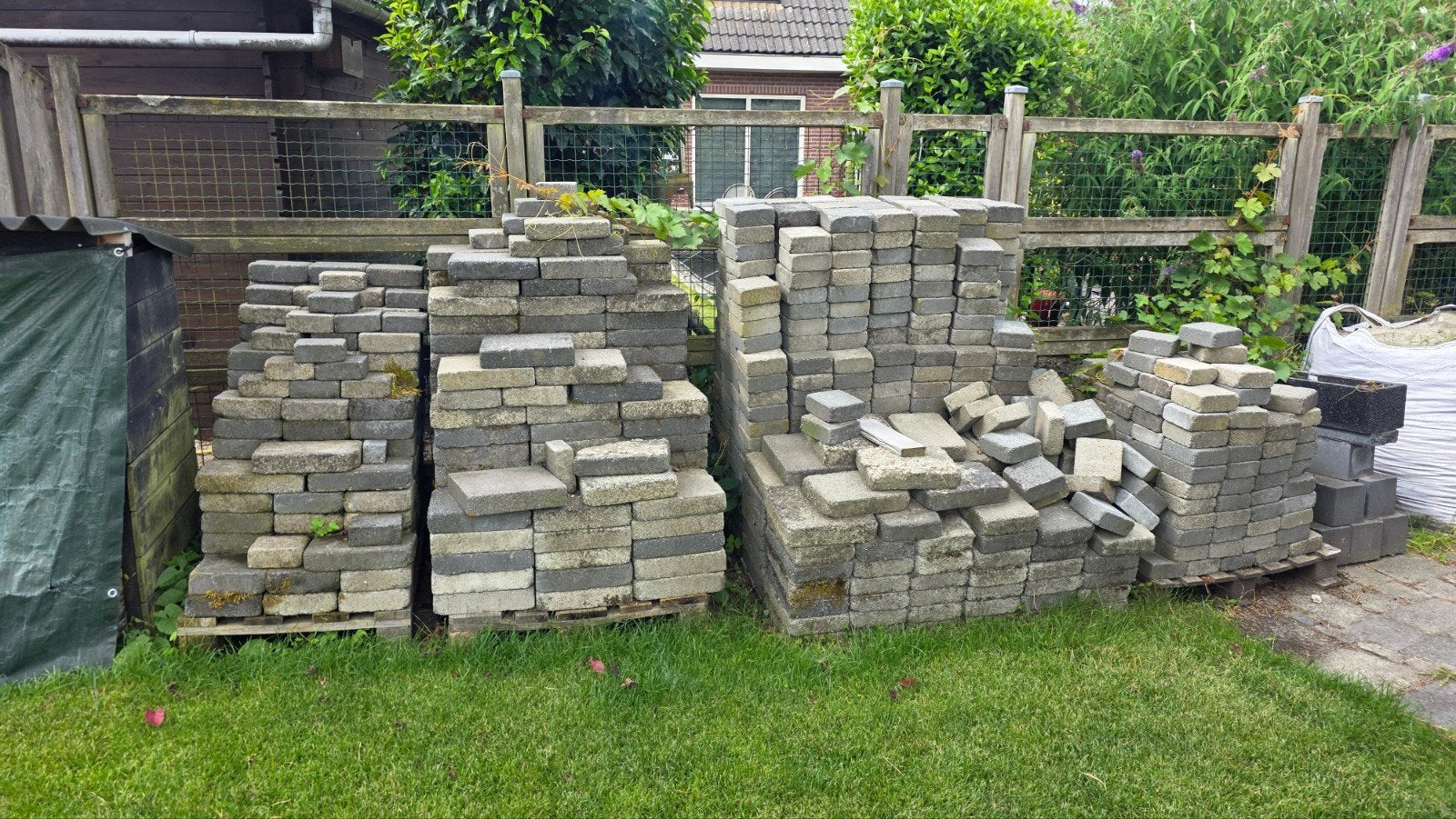 Gebruikte betontegels en klinkers voor tuin of oprit, Ophalen, Gebruikt, 10 m² of meer, Beton