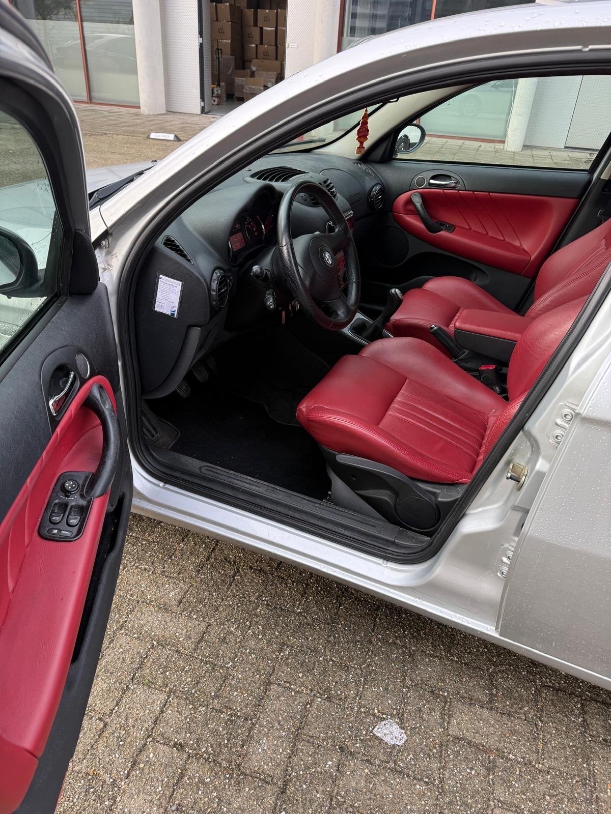 Alfa Romeo 147 1.6 T.spark 16V 88KW 5DR 2008 Grijs, Auto's, Voorwielaandrijving, 1195 kg, 4 cilinders, 400 kg